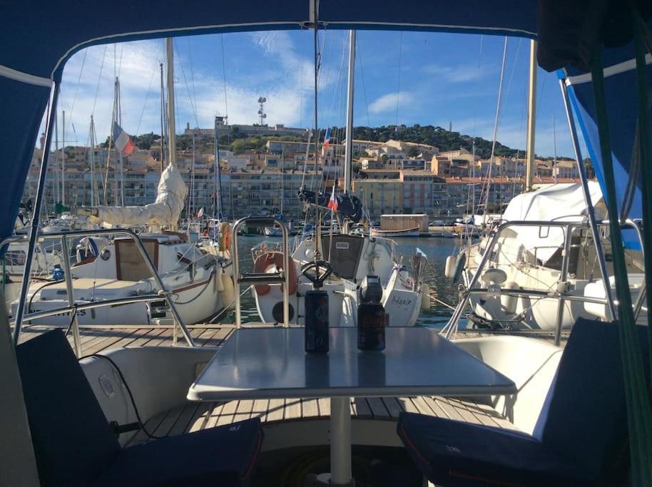 Nuitee A Bord De Danilou Un Voilier De 9.50M Ξενοδοχείο Σετ Εξωτερικό φωτογραφία